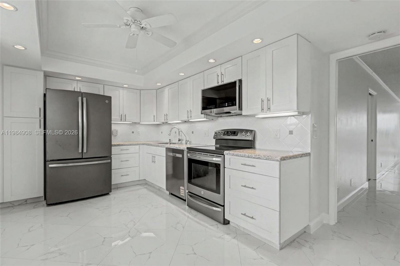 3970 Oaks Clubhouse Dr , Unit 407, Pompano Beach, FL 33069 Photo