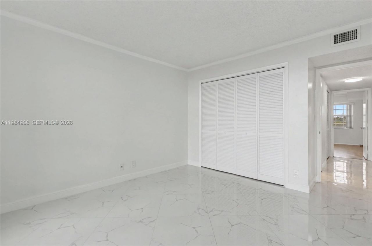 3970 Oaks Clubhouse Dr , Unit 407, Pompano Beach, FL 33069 Photo