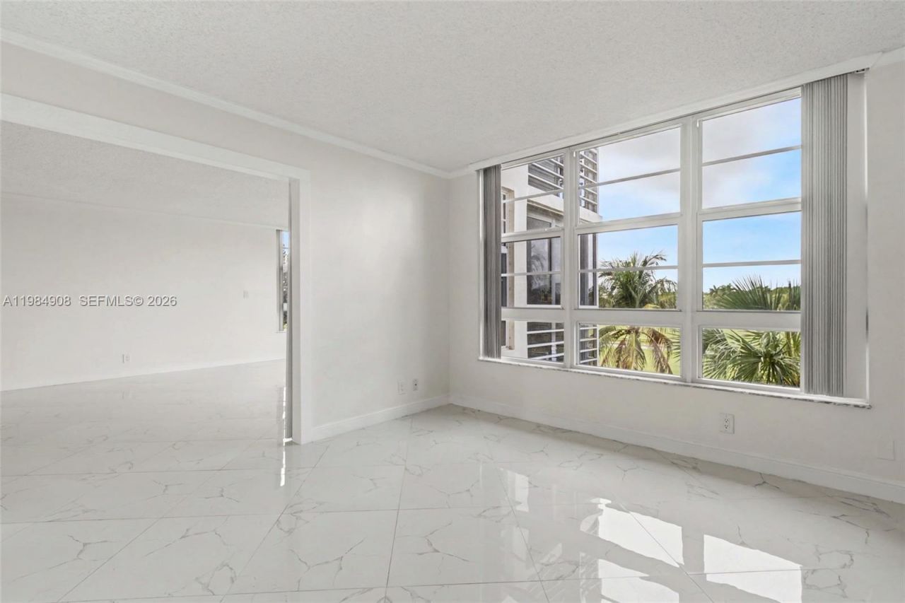 3970 Oaks Clubhouse Dr , Unit 407, Pompano Beach, FL 33069 Photo