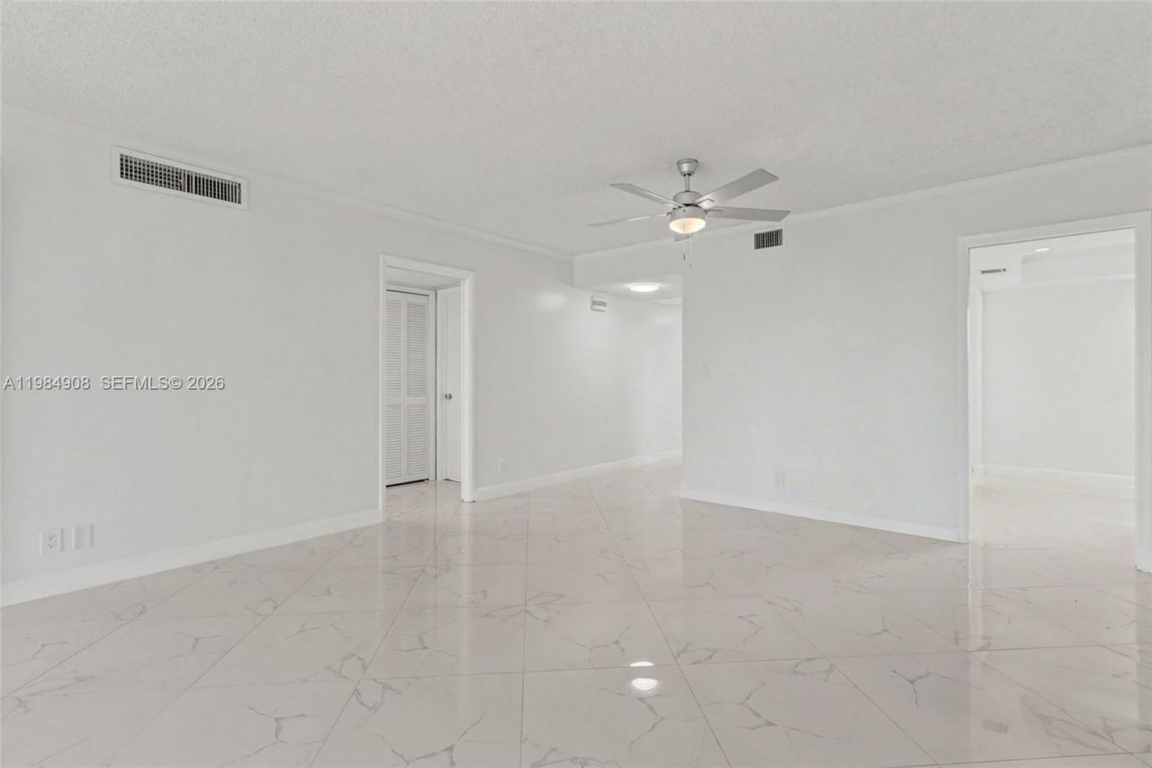 3970 Oaks Clubhouse Dr , Unit 407, Pompano Beach, FL 33069 Photo
