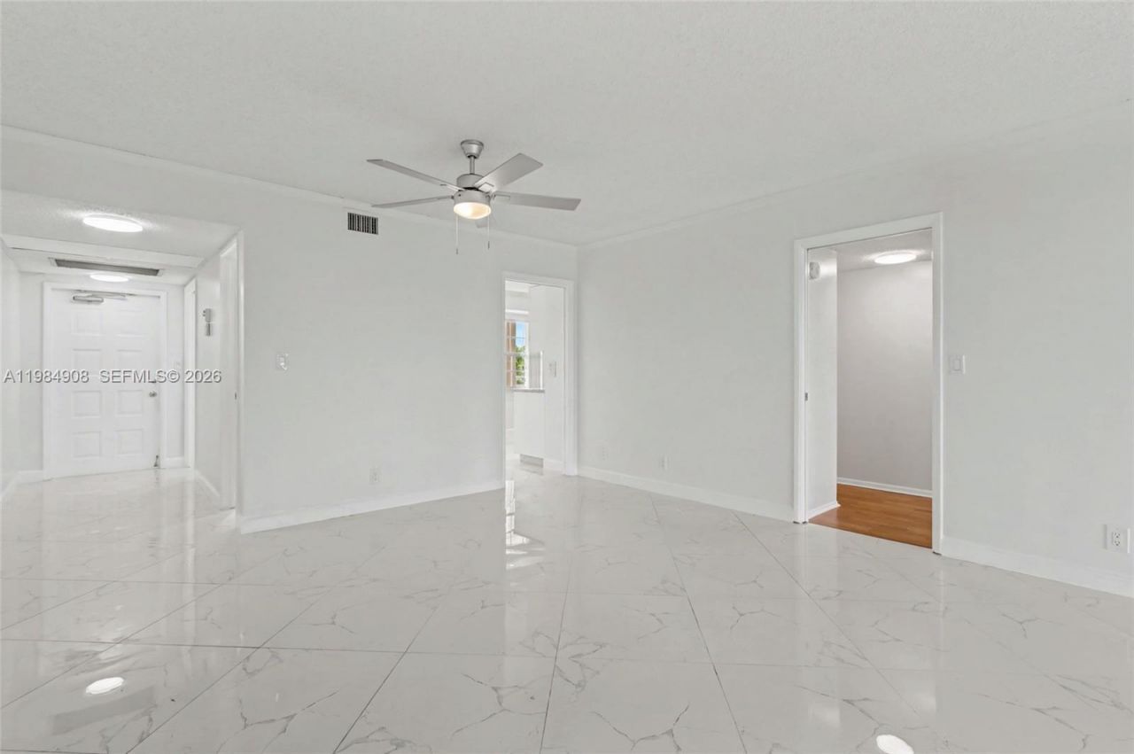 3970 Oaks Clubhouse Dr , Unit 407, Pompano Beach, FL 33069 Photo