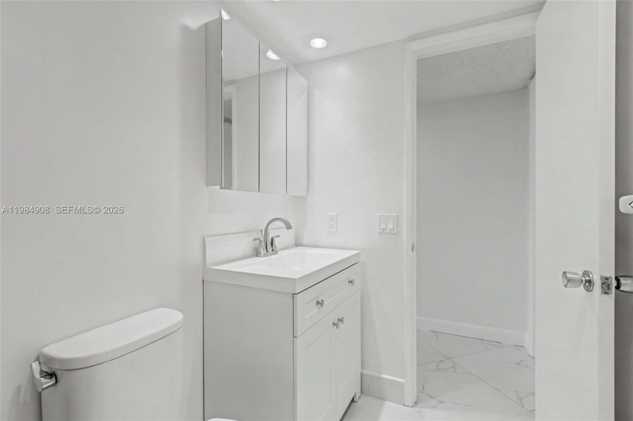 3970 Oaks Clubhouse Dr , Unit 407, Pompano Beach, FL 33069 Photo