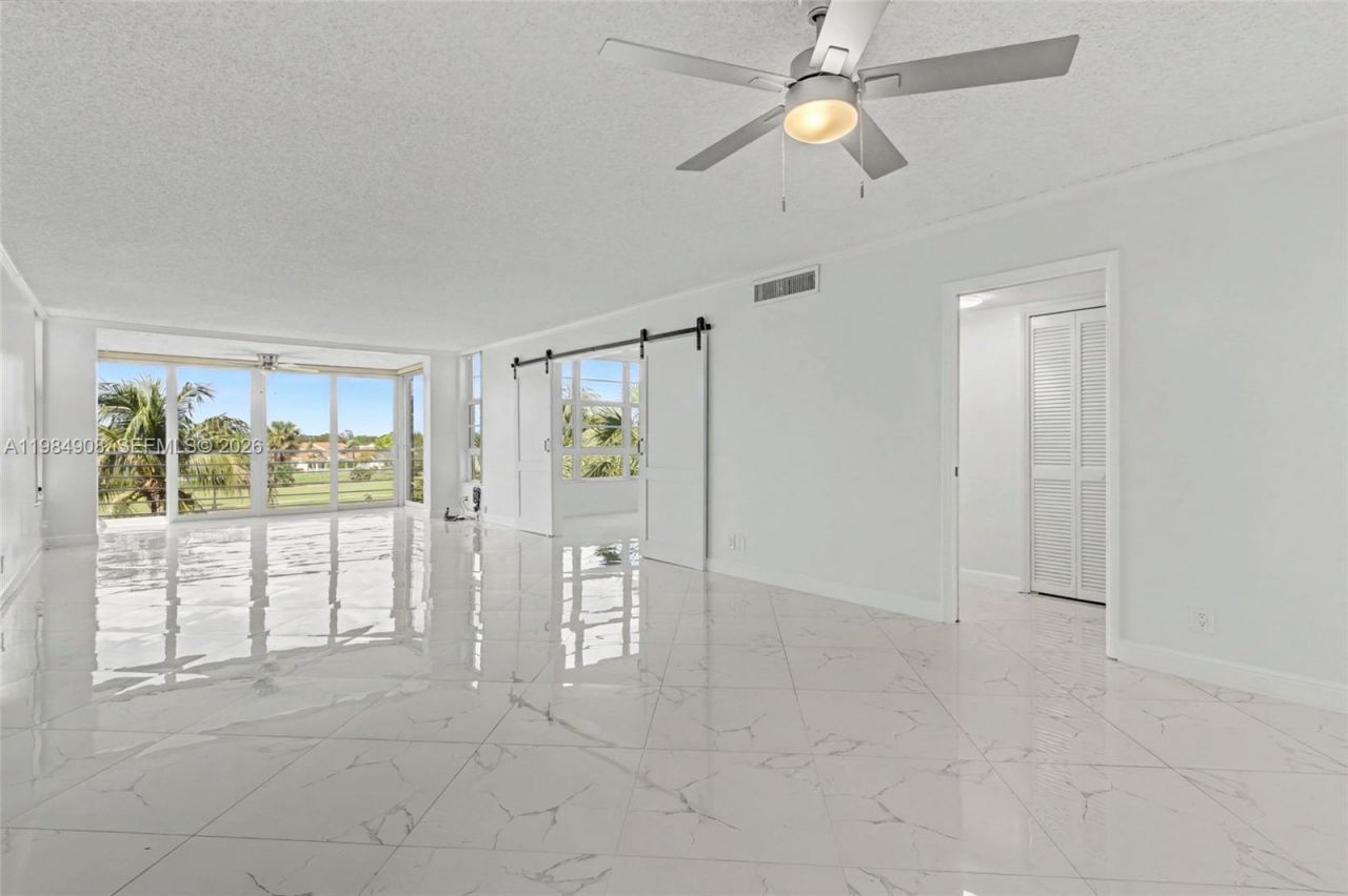 3970 Oaks Clubhouse Dr , Unit 407, Pompano Beach, FL 33069 Photo
