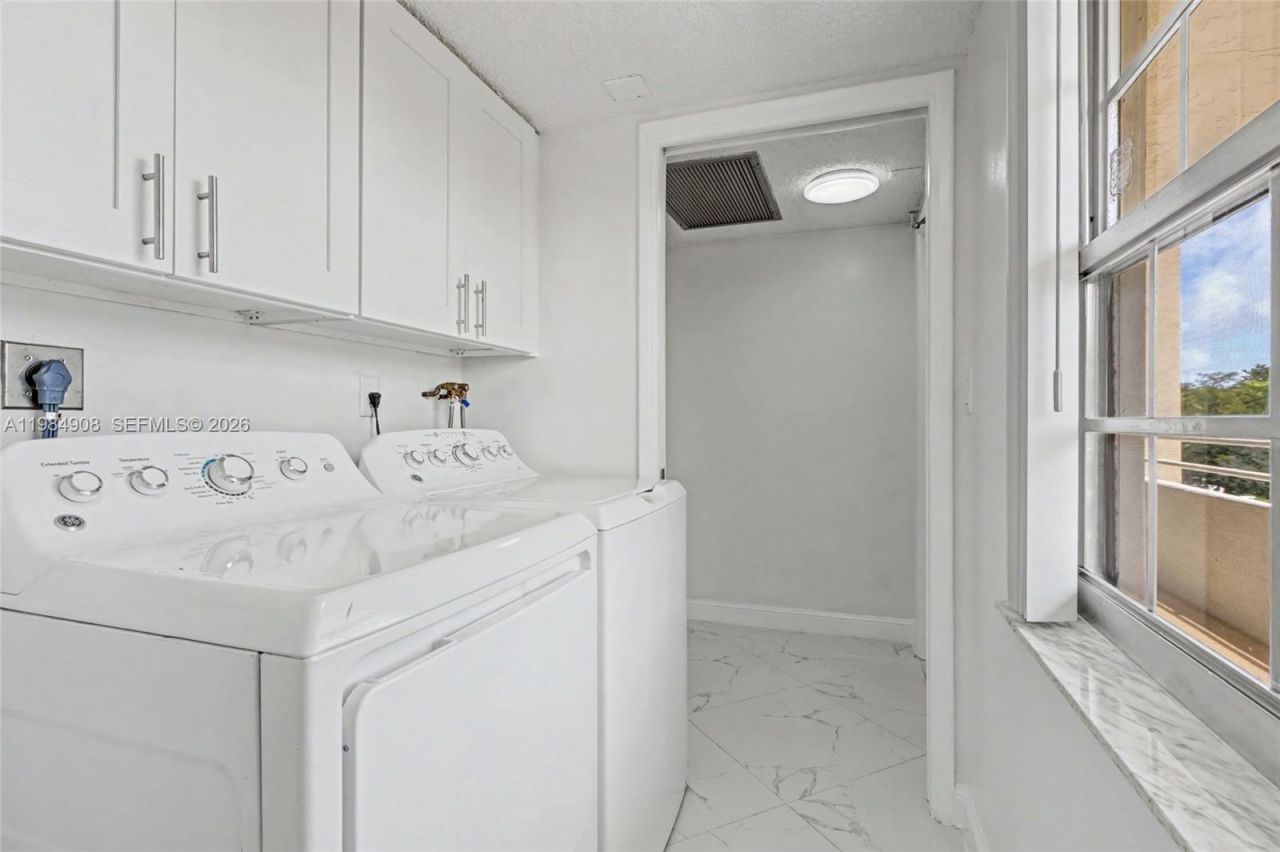 3970 Oaks Clubhouse Dr , Unit 407, Pompano Beach, FL 33069 Photo