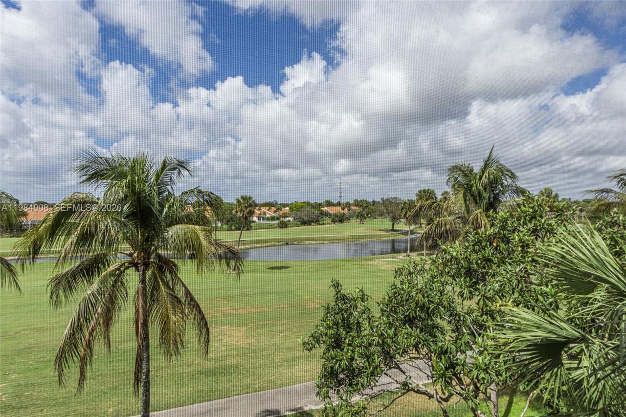 3970 Oaks Clubhouse Dr , Unit 407, Pompano Beach, FL 33069 Photo