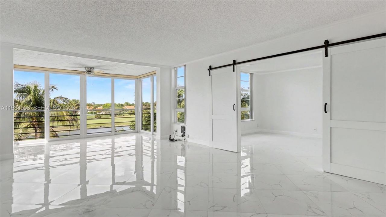 3970 Oaks Clubhouse Dr , Unit 407, Pompano Beach, FL 33069 Photo