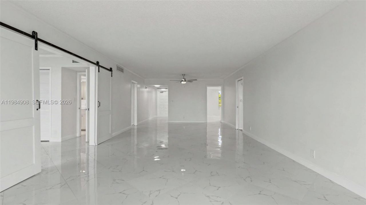 3970 Oaks Clubhouse Dr , Unit 407, Pompano Beach, FL 33069 Photo