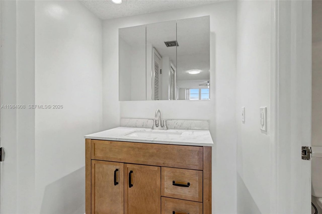 3970 Oaks Clubhouse Dr , Unit 407, Pompano Beach, FL 33069 Photo