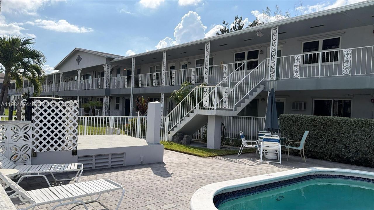 630 Layne Blvd , Unit 215, Hallandale Beach, FL 33009 Photo