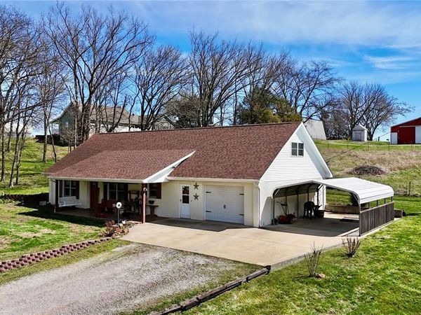 61 Old School Road , Perryville, MO 63775