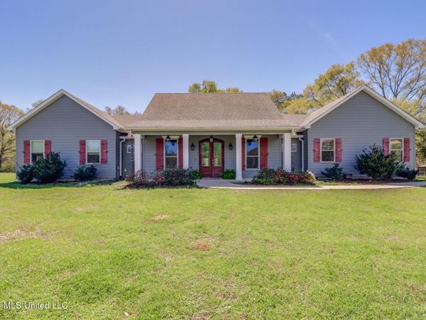 195 Pinecrest Drive, Poplarville, MS 39470
