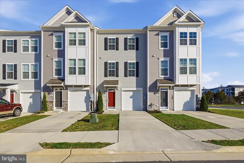 102 Stribling Way, Winchester, VA 22602 Main Photo
