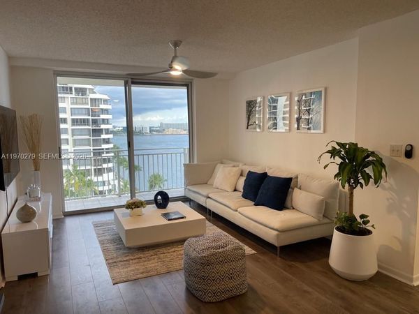 770 NE Claughton Island Dr , Unit 1013, Miami, FL 33131