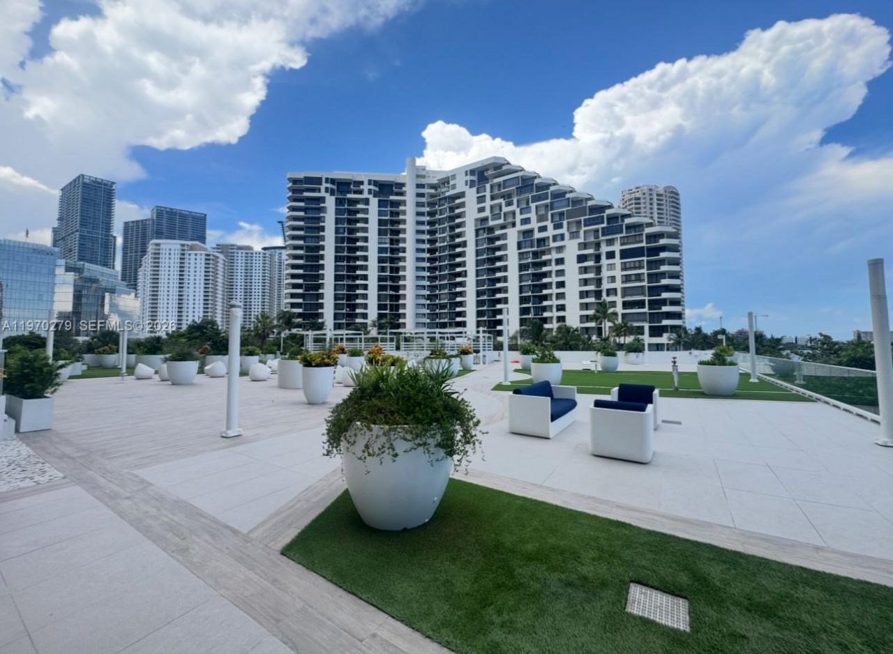 770 NE Claughton Island Dr , Unit 1013, Miami, FL 33131 Photo