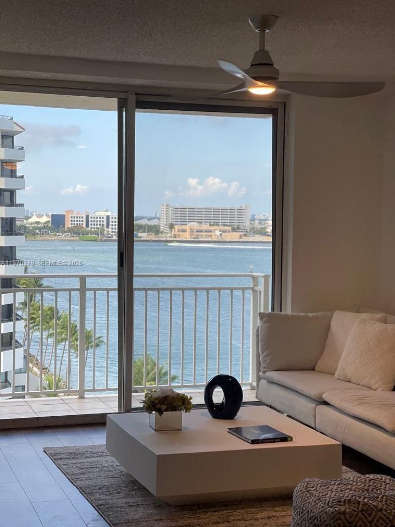 770 NE Claughton Island Dr , Unit 1013, Miami, FL 33131 Photo