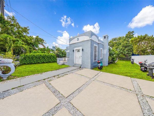 844 NW 29th St , Miami, FL 33127