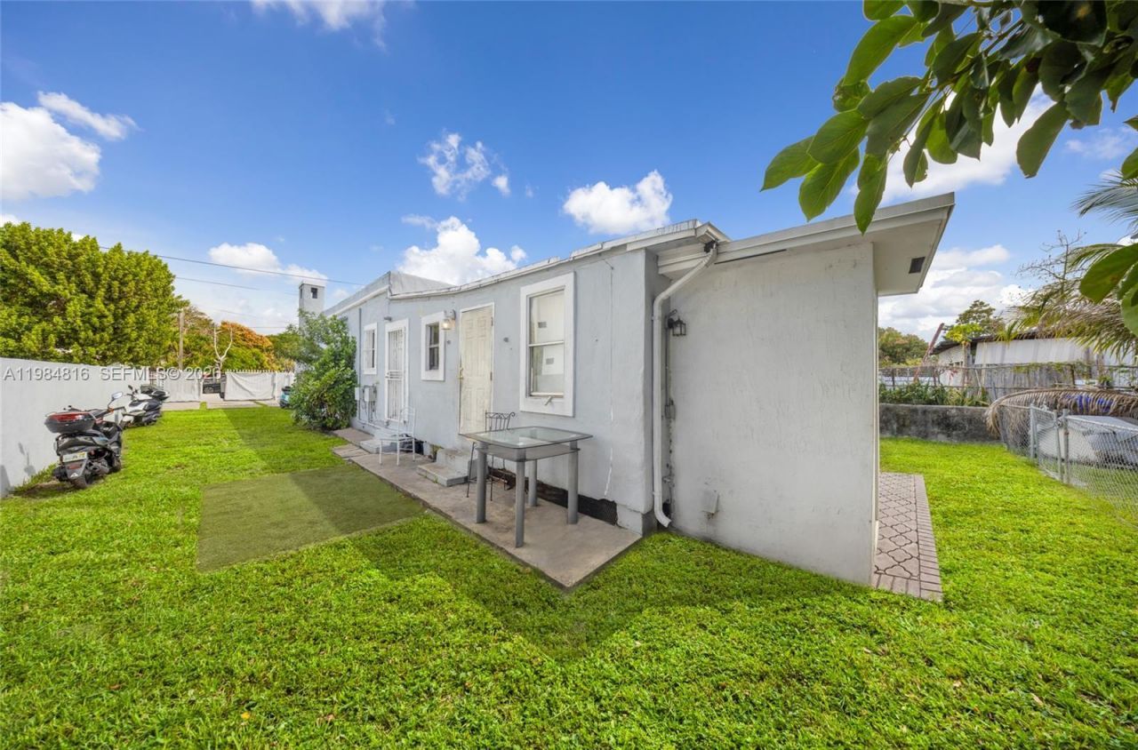 844 NW 29th St , Miami, FL 33127 Photo