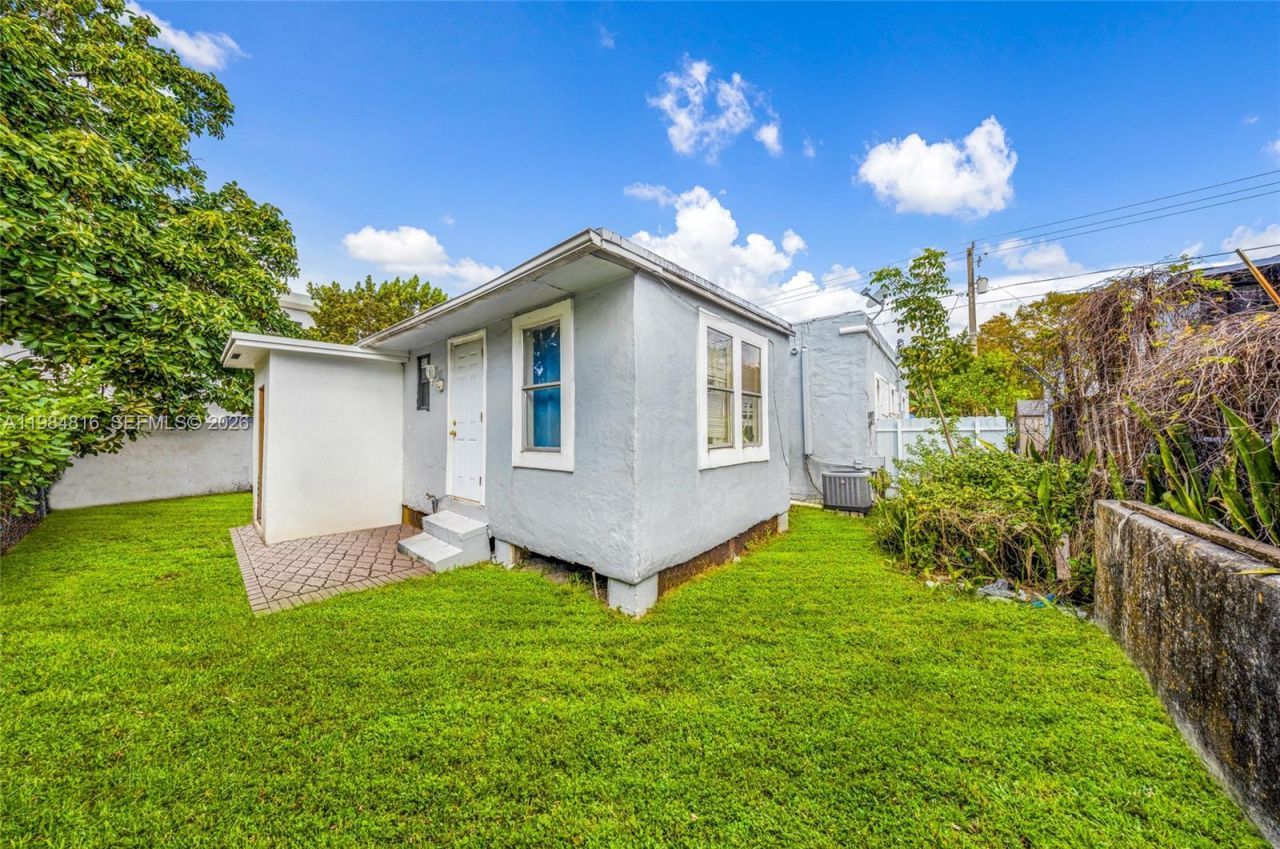 844 NW 29th St , Miami, FL 33127 Photo