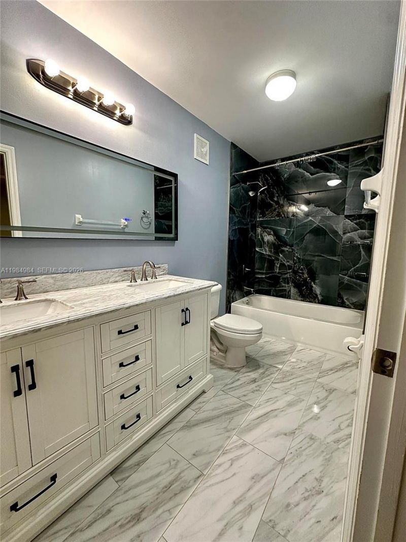 8655 N Southgate Shores Cir, Tamarac, FL 33321 Photo