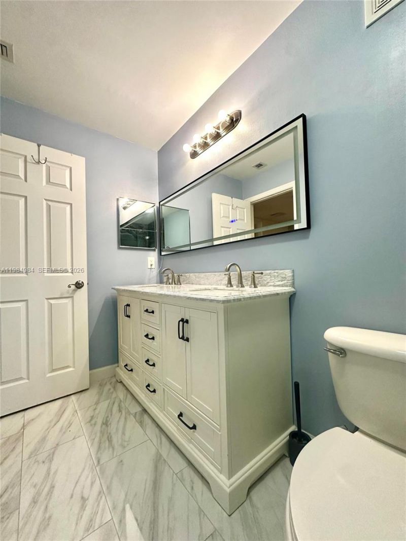 8655 N Southgate Shores Cir, Tamarac, FL 33321 Photo