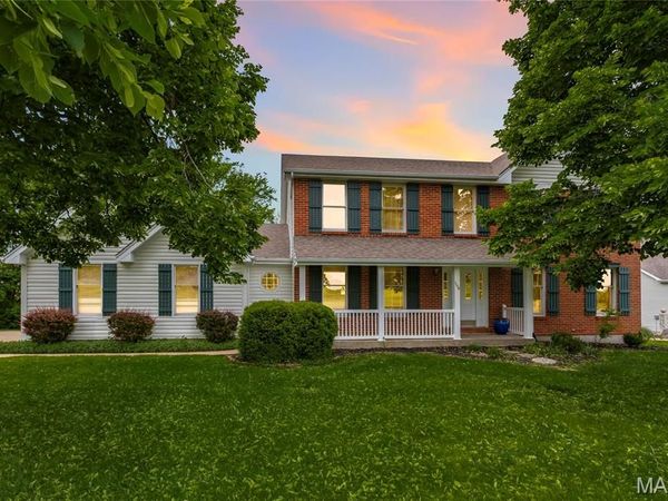 1104 S Charlemagne Drive, Lake St Louis, MO 63367