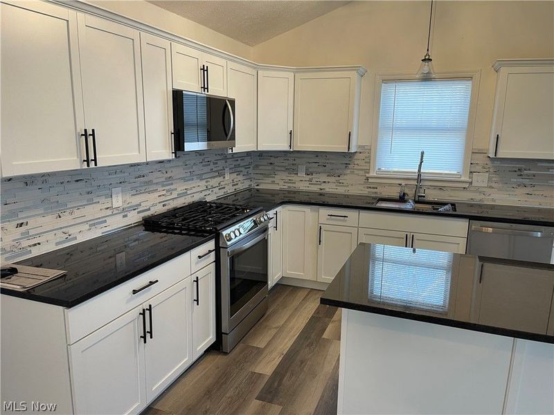 805 johnny k, Hubbard, OH 44425 Photo 5