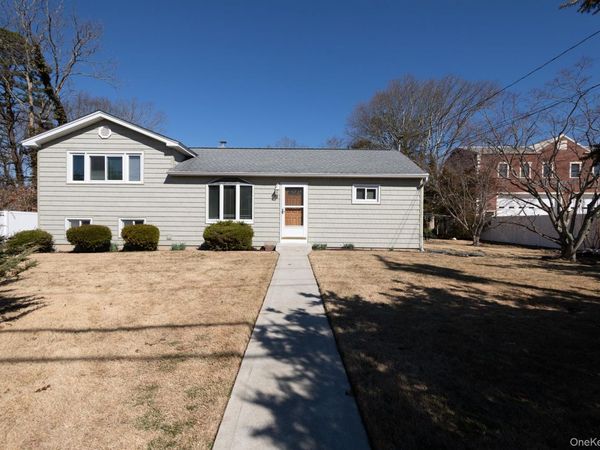 341 Manhattan Boulevard , Islip Terrace, NY 11752