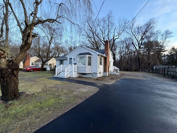 22 Simpson Cir, Agawam, MA 01001