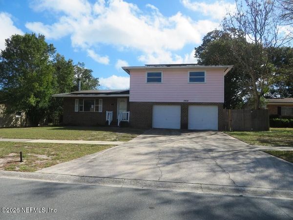 5932 JAGUAR Drive W, Jacksonville, FL 32244