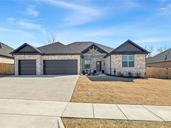 1339 Padova Avenue, Tontitown, AR 72762