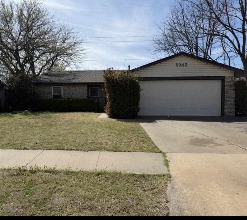 6942 SW Forest Ave, Lawton, OK 73505 Main Photo