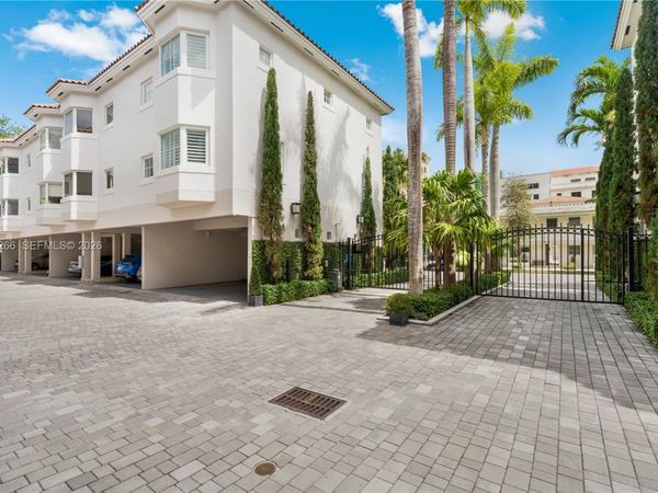 261 Navarre Ave, Unit B-1, Coral Gables, FL 33134