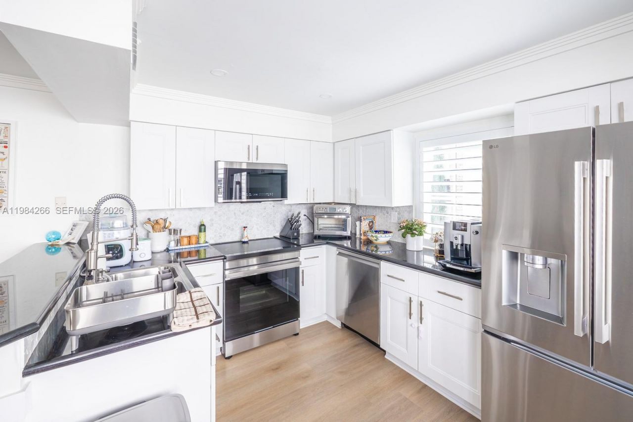 261 Navarre Ave , Unit B-1, Coral Gables, FL 33134 Photo