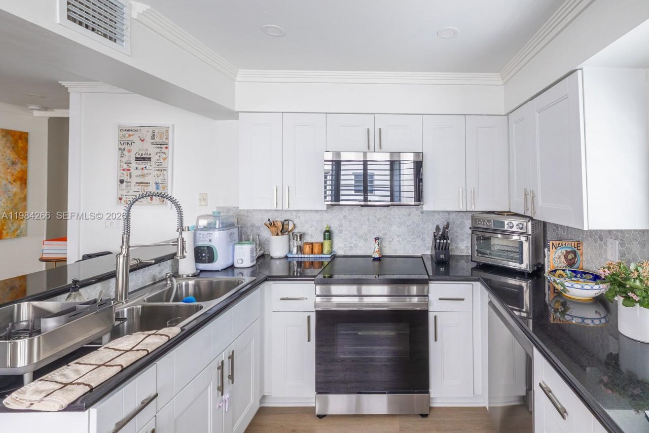 261 Navarre Ave , Unit B-1, Coral Gables, FL 33134 Photo