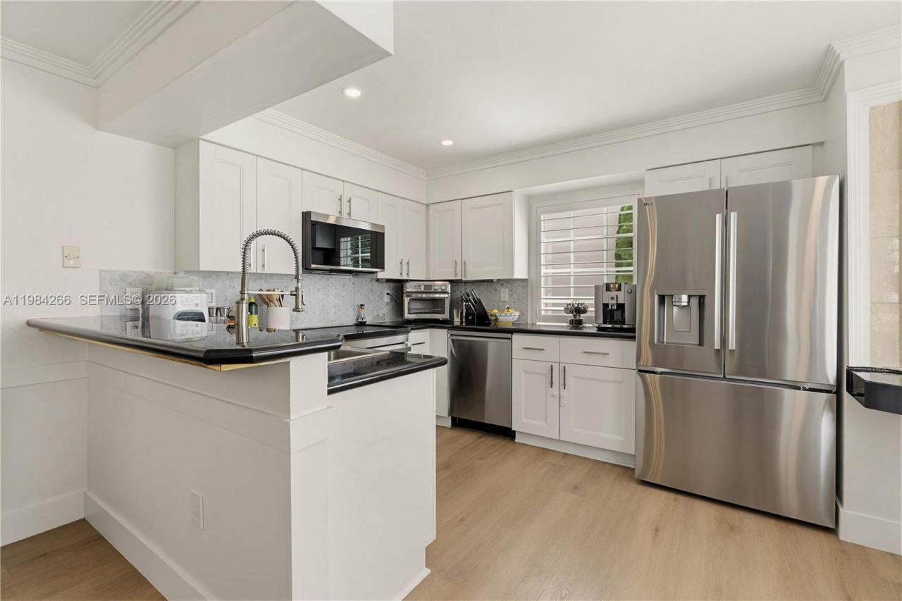 261 Navarre Ave, Unit B-1, Coral Gables, FL 33134 Photo