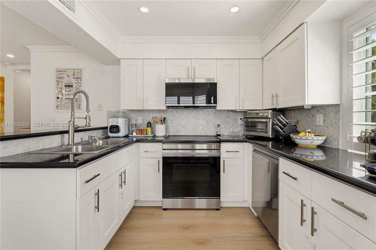 261 Navarre Ave, Unit B-1, Coral Gables, FL 33134 Photo