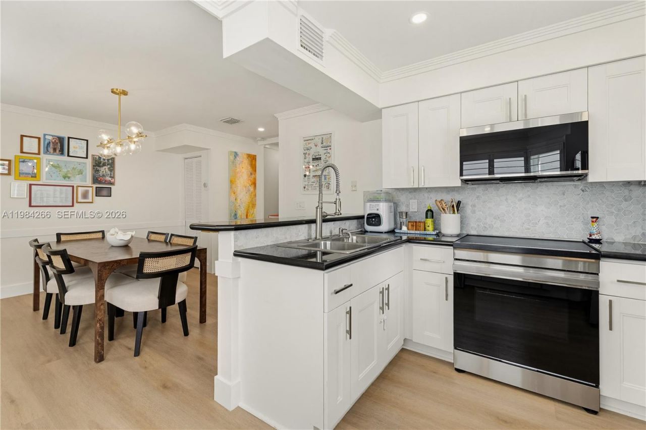 261 Navarre Ave, Unit B-1, Coral Gables, FL 33134 Photo