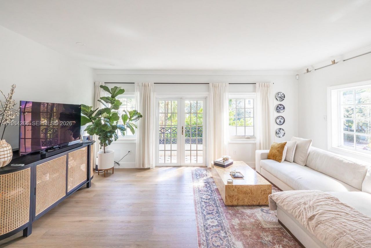 261 Navarre Ave , Unit B-1, Coral Gables, FL 33134 Photo