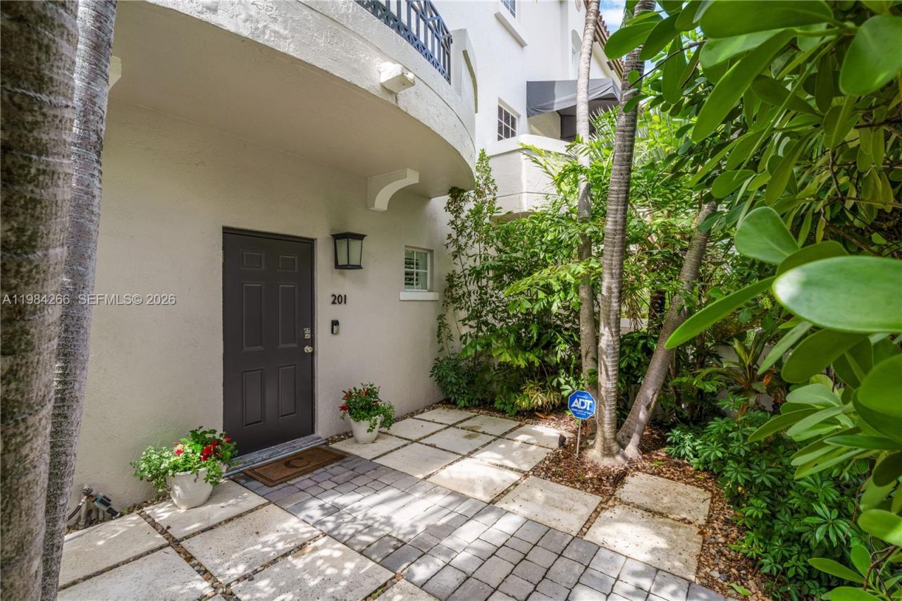 261 Navarre Ave, Unit B-1, Coral Gables, FL 33134 Photo