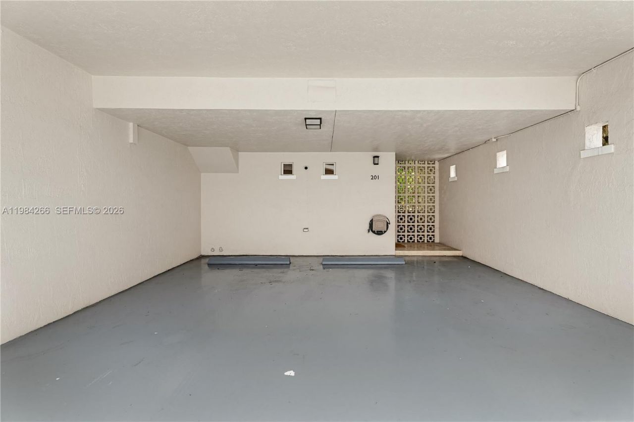 261 Navarre Ave, Unit B-1, Coral Gables, FL 33134 Photo