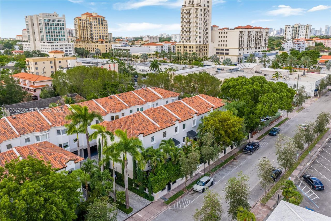 261 Navarre Ave, Unit B-1, Coral Gables, FL 33134 Photo
