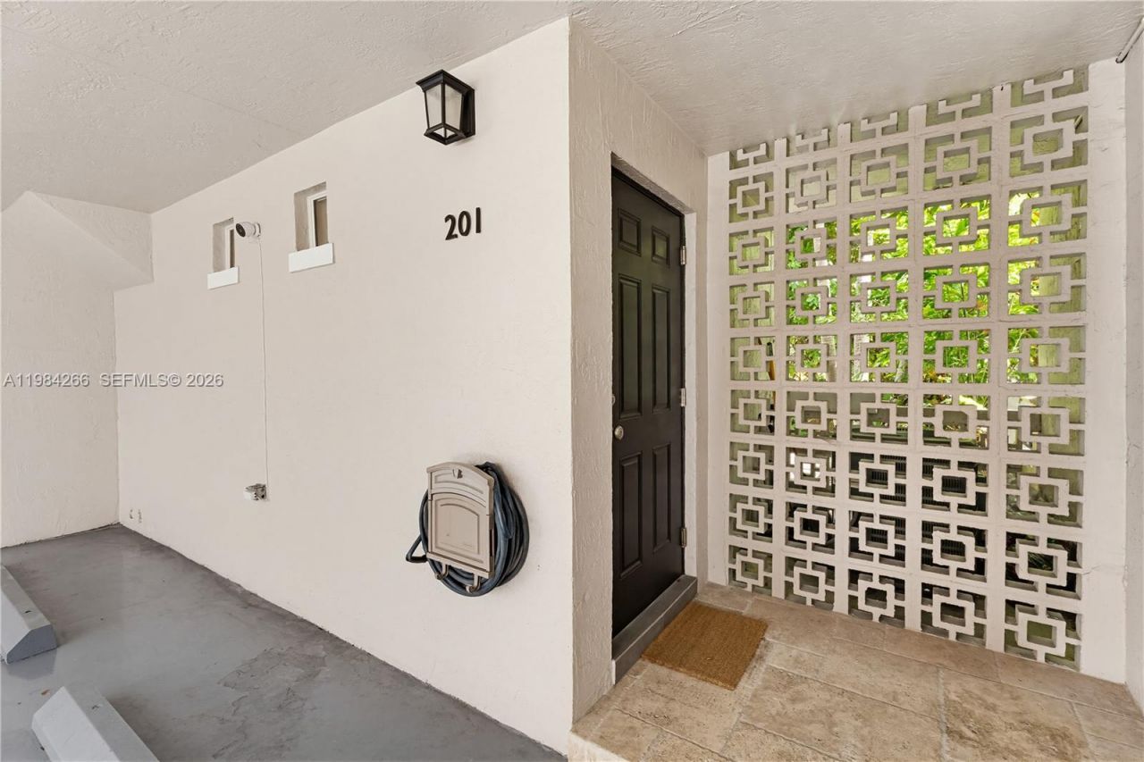 261 Navarre Ave, Unit B-1, Coral Gables, FL 33134 Photo