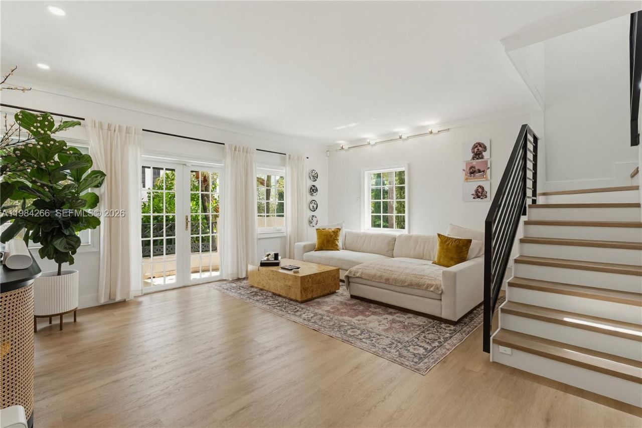 261 Navarre Ave, Unit B-1, Coral Gables, FL 33134 Photo