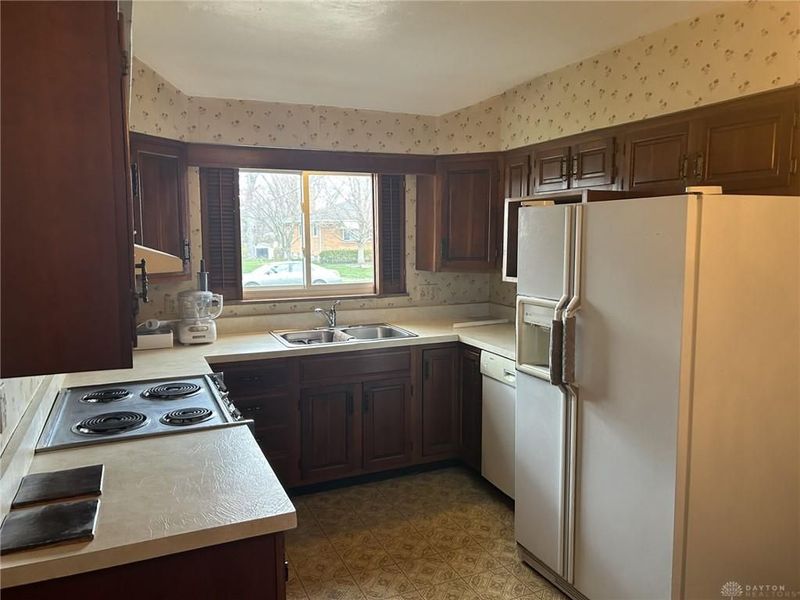 1912 Echo Wood Court, Kettering, OH 45429 Photo 4