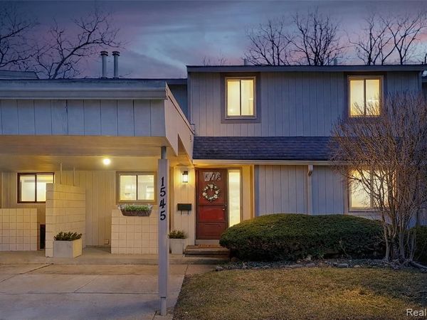 1545 Charter Oak Drive, Rochester Hills, MI 48309
