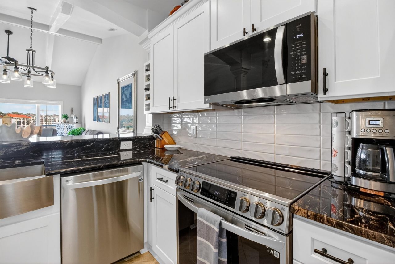 4609 Lightkeepers Way  Photo 8