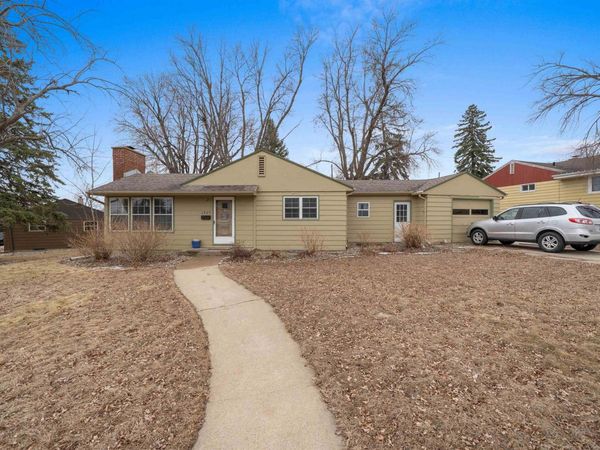 1909 S Cardinal Dr, Sioux Falls, SD 57105