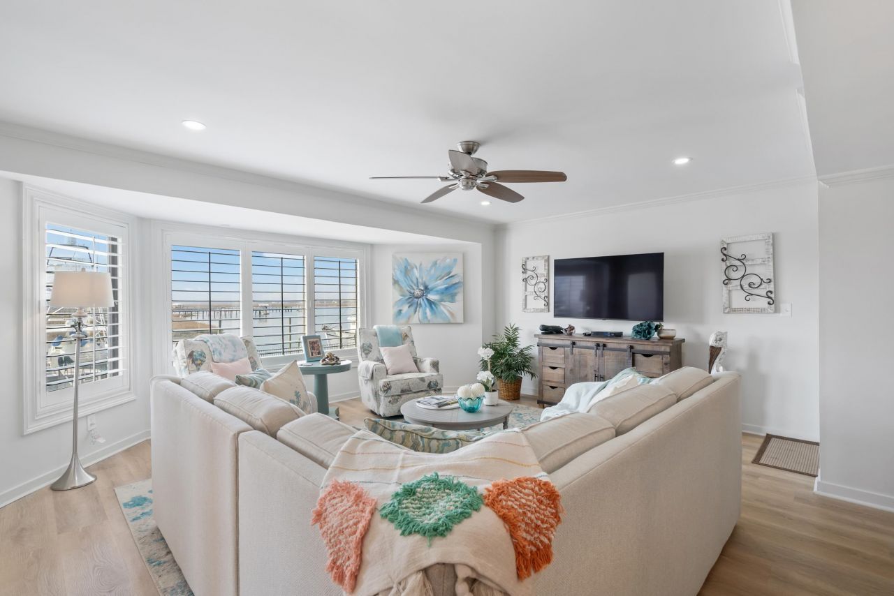 1398 Basin Dr. Photo 10