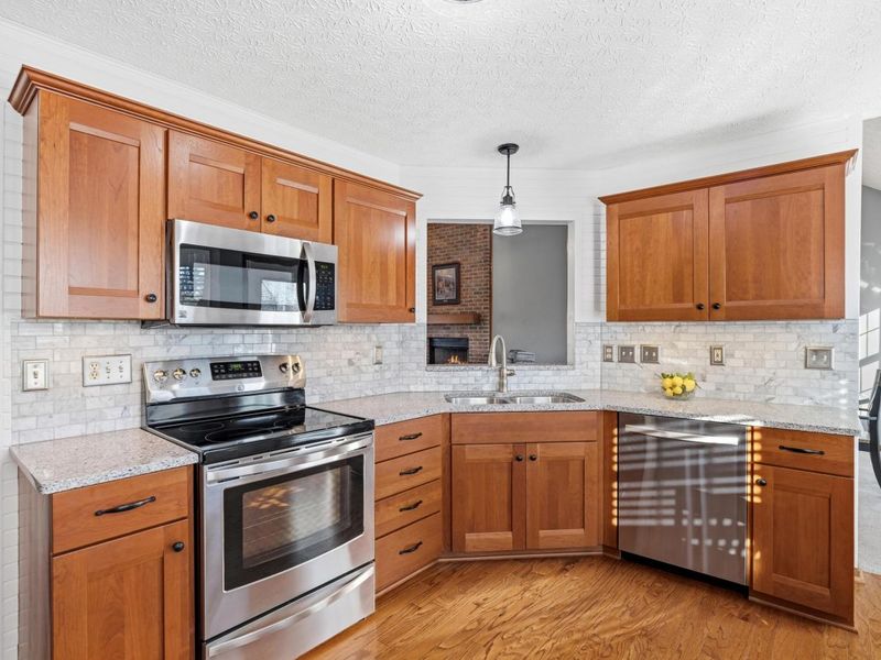 8240 Worthington Crossing Drive, Westerville, OH 43081 Photo 11