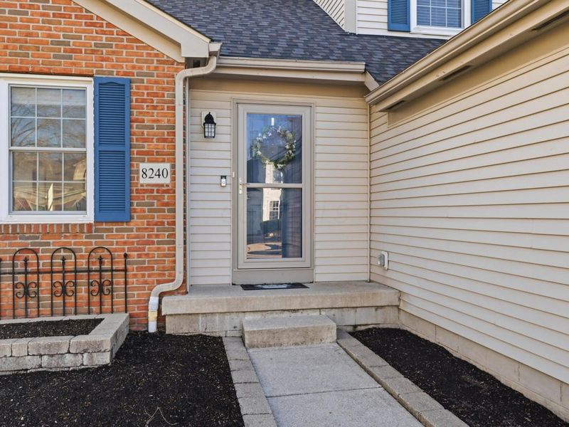 8240 Worthington Crossing Drive, Westerville, OH 43081 Photo 3
